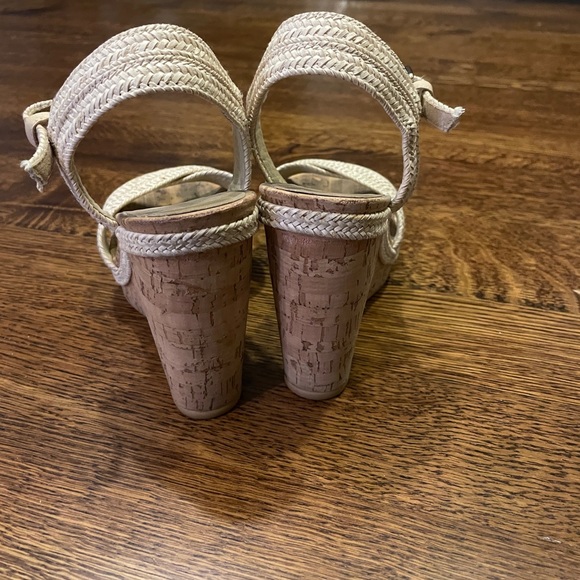 Stuart Weitzman Minx Wedge Sandals - Picture 5 of 6